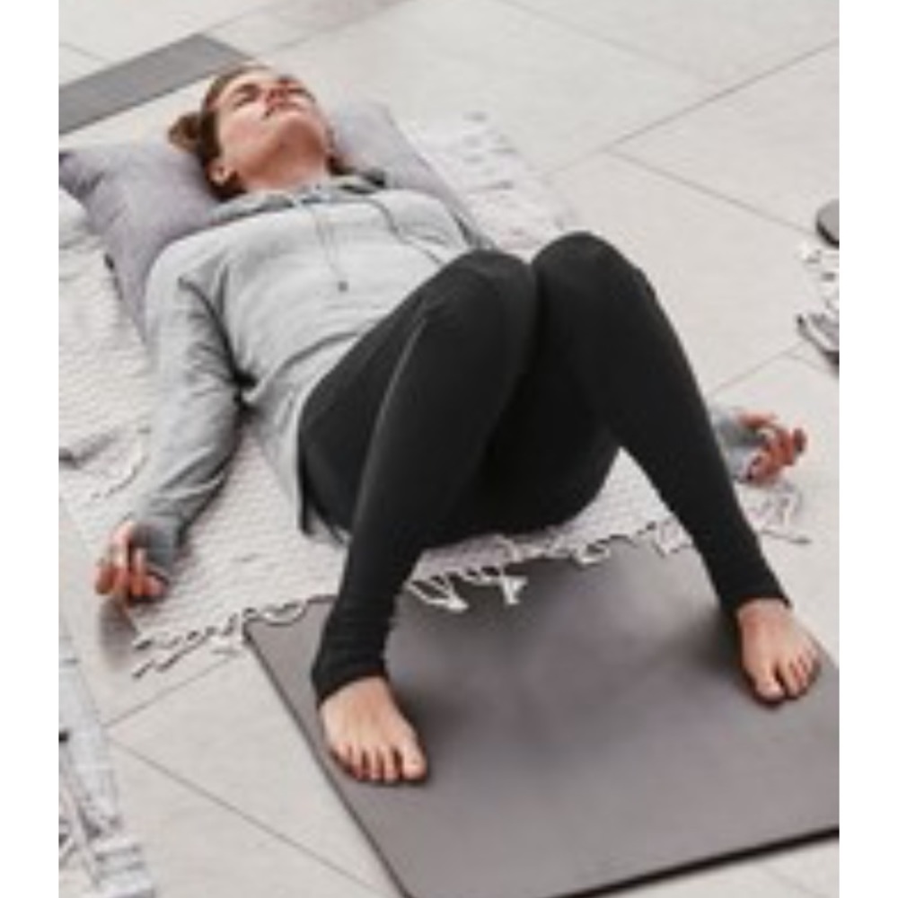 Athleta restore leggings